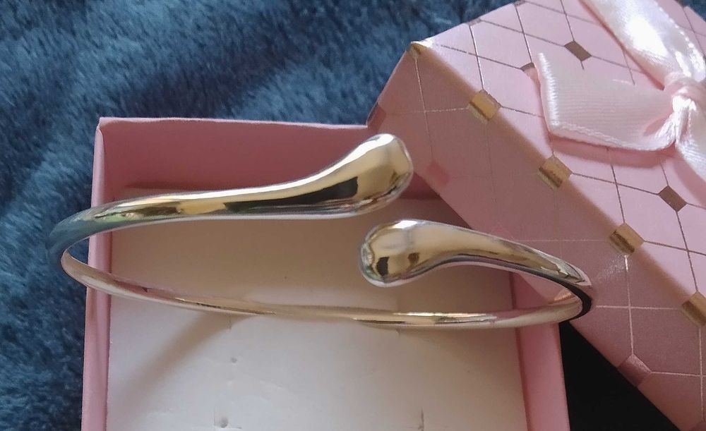 Нова,масивна сребърна гривна в подаръчна кутия.Топ оферта!