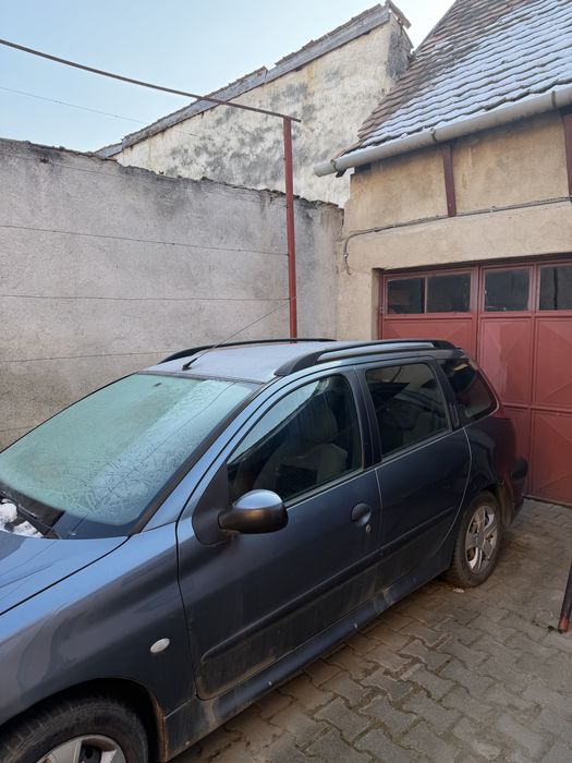 Peugeot 206 de Vanzare. Mașina merge sau pentru piese