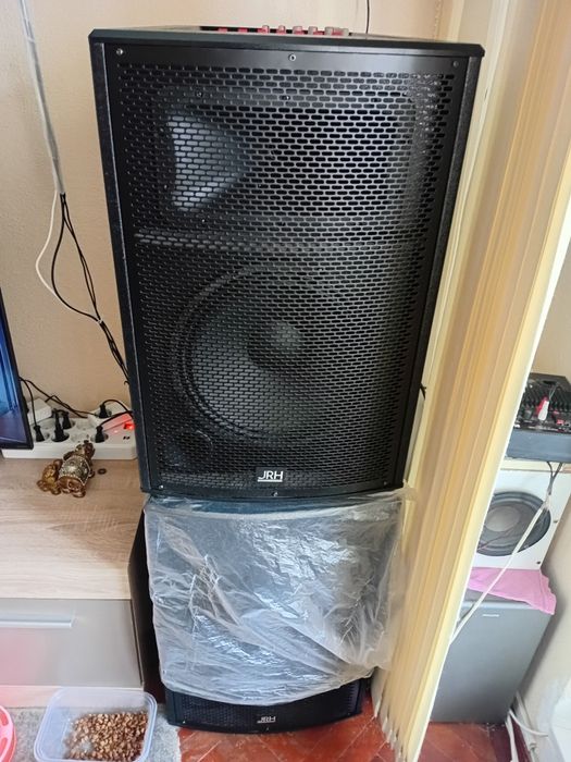 Boxe  profesionale cu stație de 150w plus amplificator Subwoofer 150 w