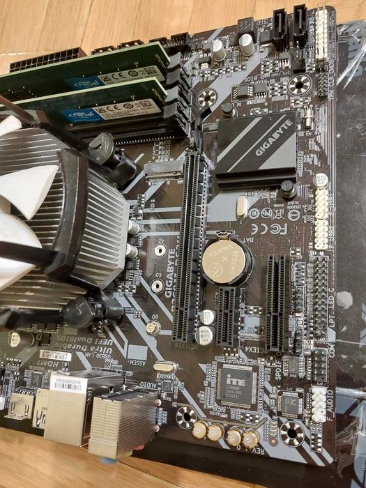 Intel i7 8700 + Gigabyte B360M DS3H + 16GB 2666 Crucial + Arctic cooler