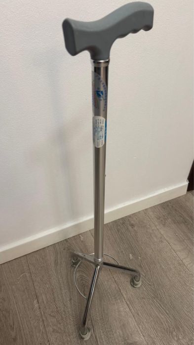 Baston metalic trepied, reglabil pe inaltime