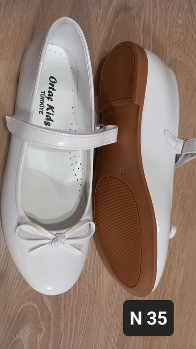 Маратонки, обувки, сандали