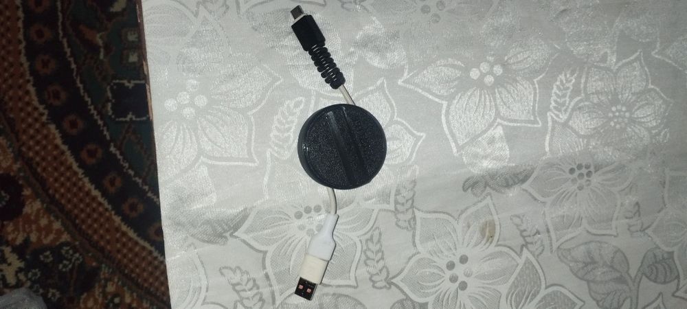Power banklar uchun maxsus kabel yigʻi gich kabellarni kirillanishidan