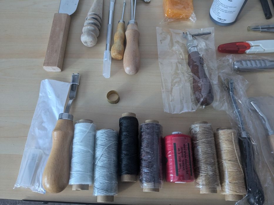 Trusa sculptura in piele