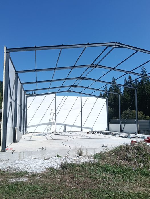Vand o gama variata de hale si structuri metalice.
Vindem din stoc pro