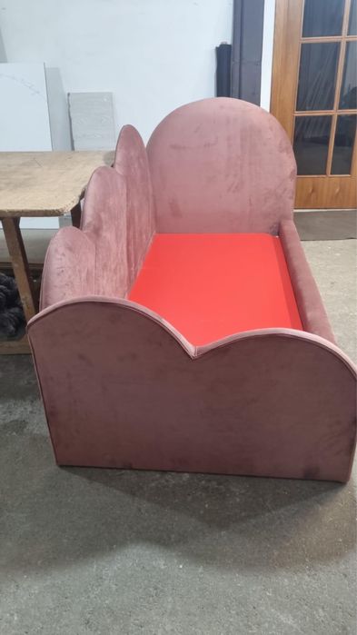 Pat tapitat roz in forma de norisor