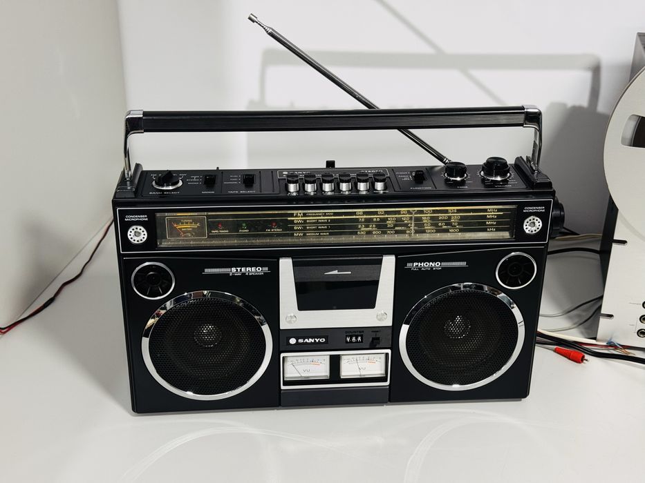 Boombox/radiocasetofon SANYO M4500KE ,vu-metre,sunet foarte bun,Japan