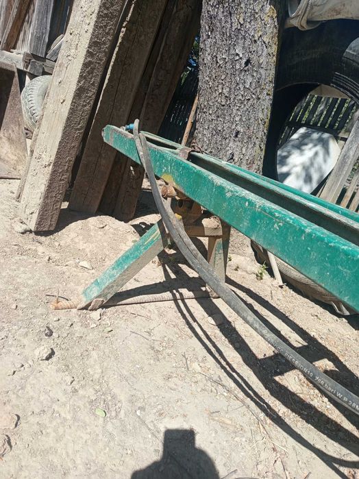 De vânzare plug 2 capuri și  încărcător în tiranți