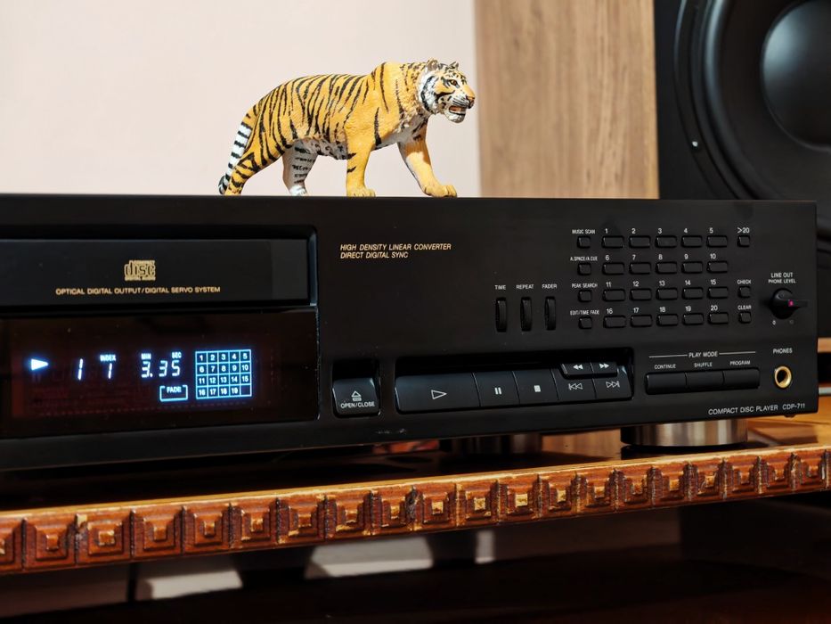 Sony CDP-711. O piesă de top. Date tehnice mari. Ca nou ! Preț fix !
