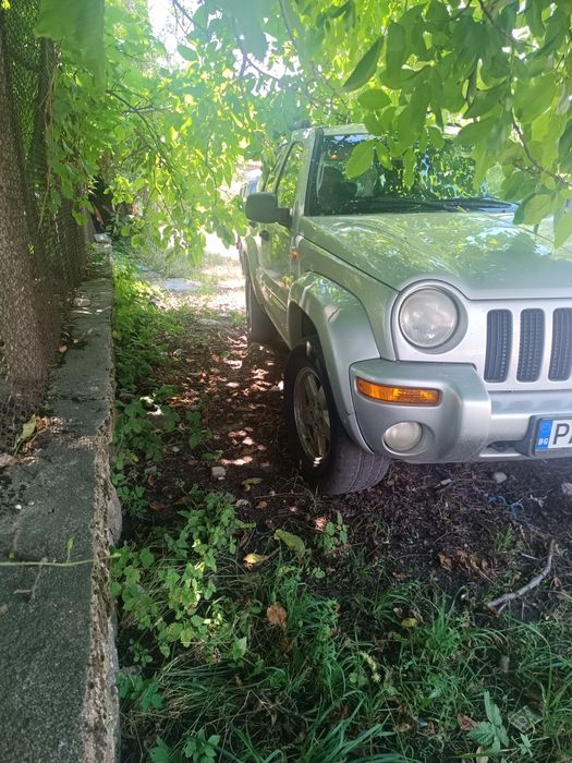Cherokee KJ на части