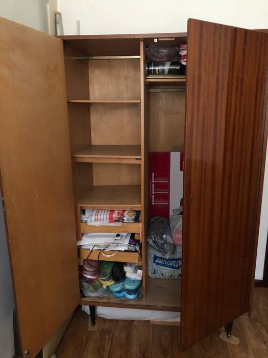 Срочно продам деревянный шкаф советского производства