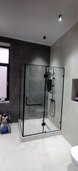 Стеклянные душевые перегородки