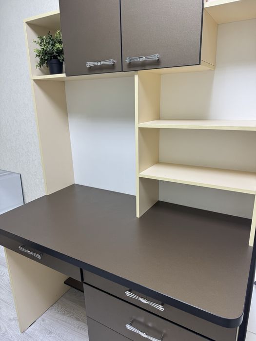 Письменный стол