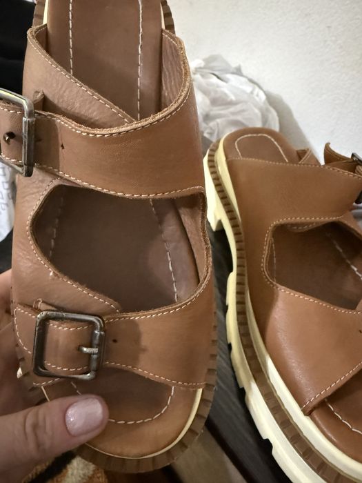 Продам шлепки корейские кожанные