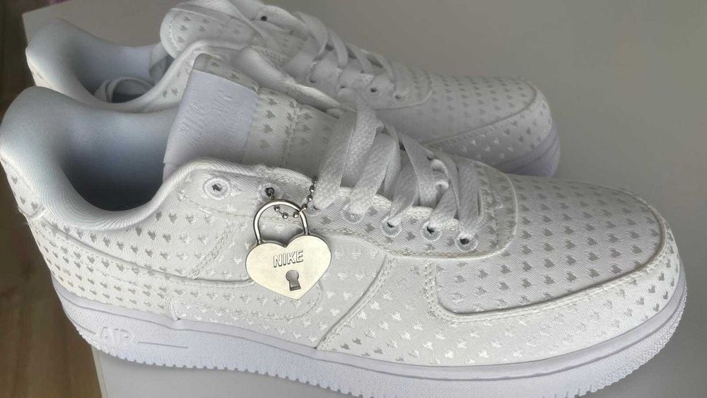 Adidasi Nike Air Force albi, noi in cutie, marimea 42