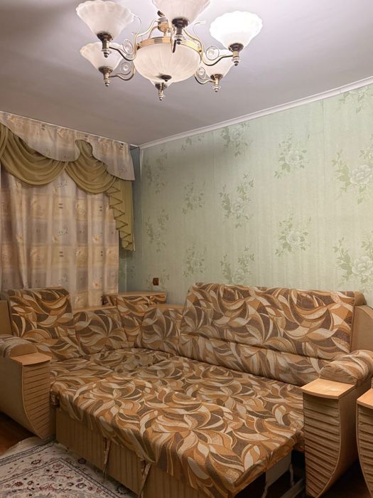 Диван с креслом.