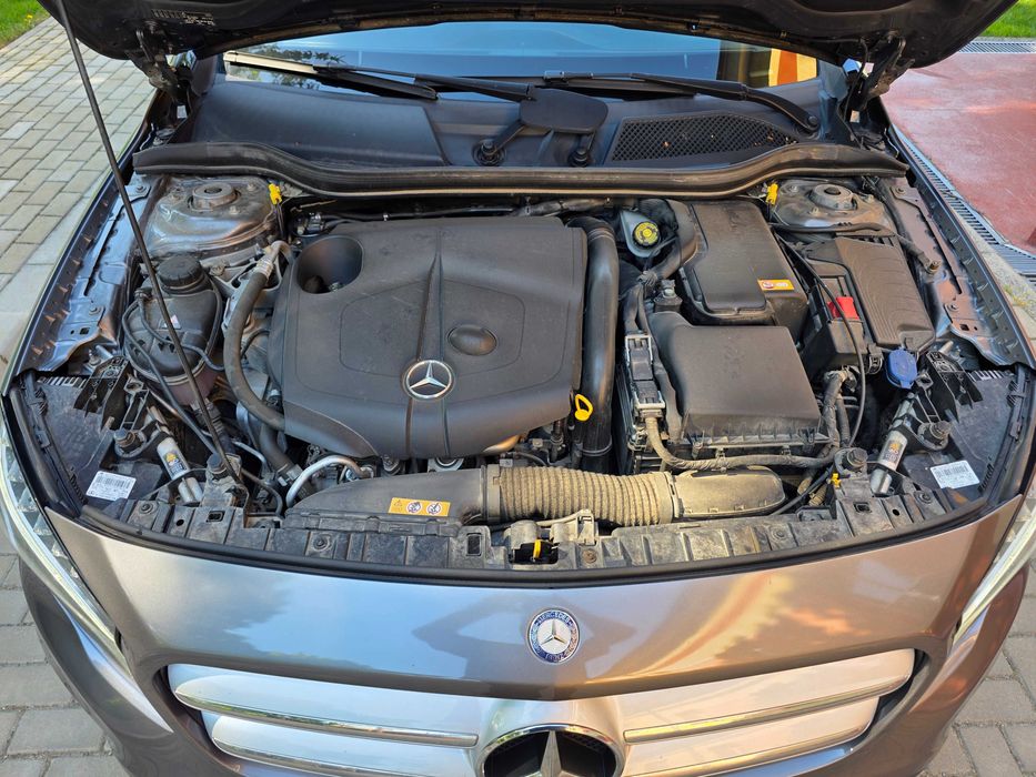 Mercedes-Benz GLA 200d 4MATIC – proprietar, stare excelentă