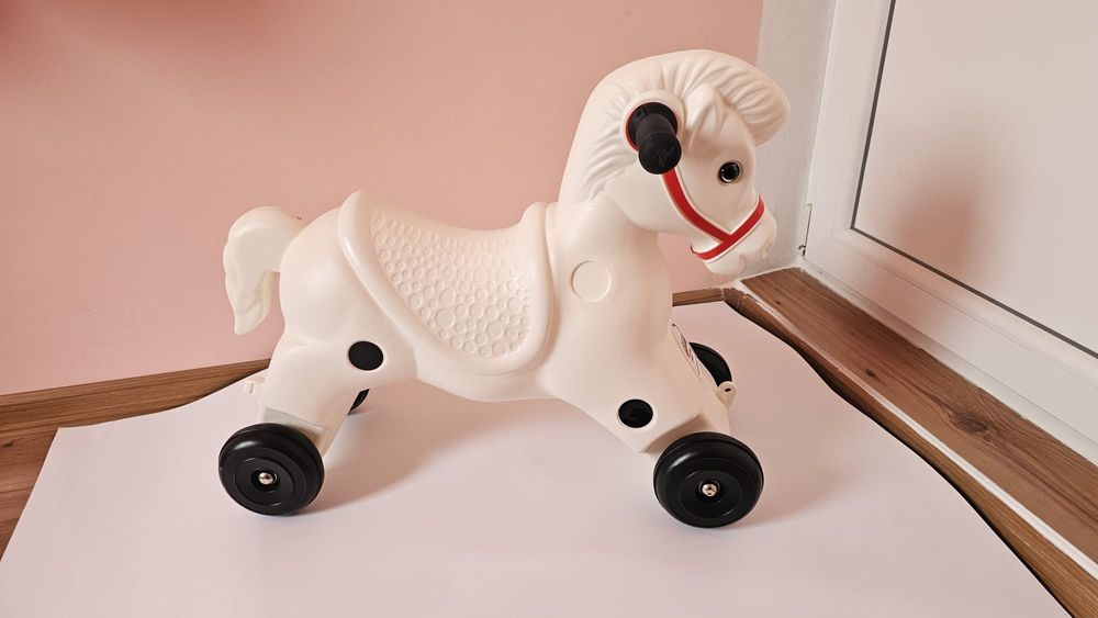 Детско конче на колелца