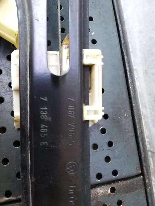 Macara cu motoras geam stanga fata bmw seria 1 e87 7067795s 7138465e 0130822224