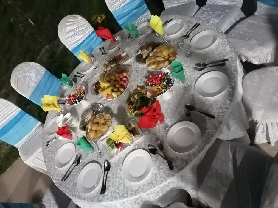 Столы стуля посуды