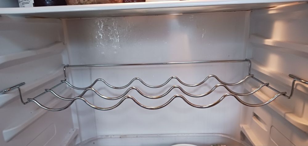 Raft pentru sticle combină frigorifică Beko