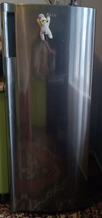 Холодильник LG, качество оригинальное, фирменное, работает отлично.