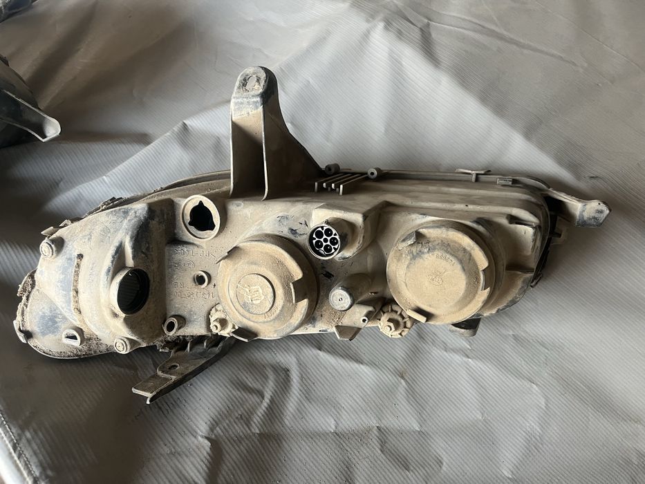 Продам фары Опель Омера б