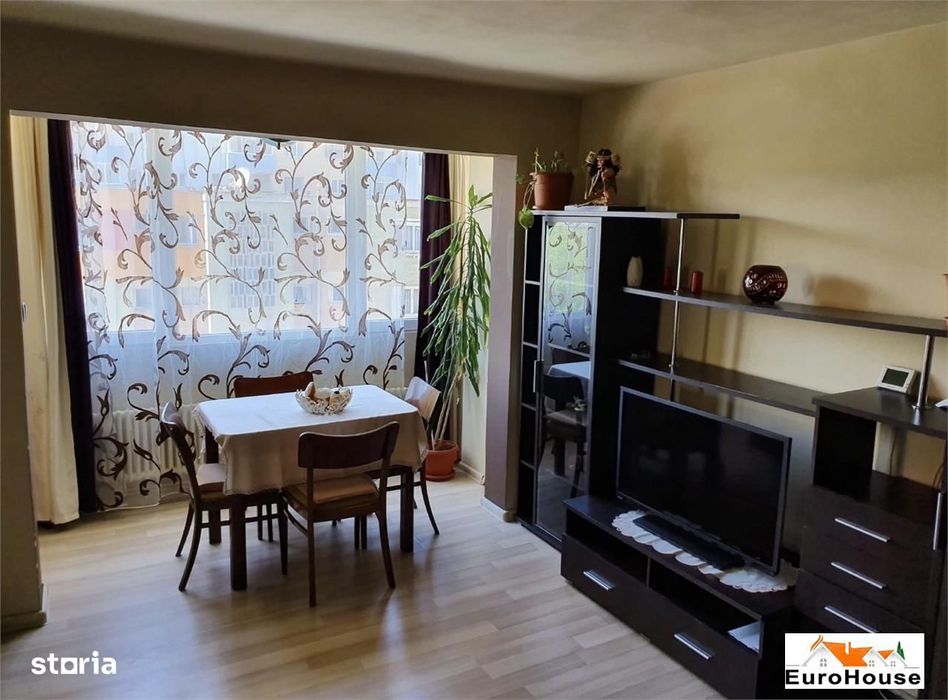 Apartament 3 Camere De Vanzare , Cetate