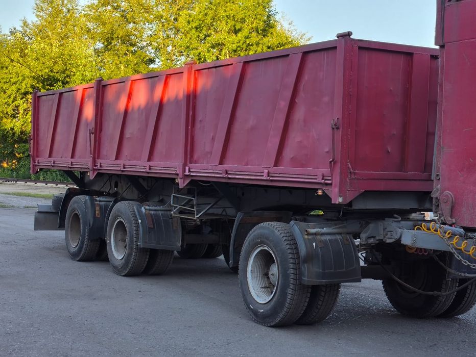 Автопоезд с самосвальным прицепом