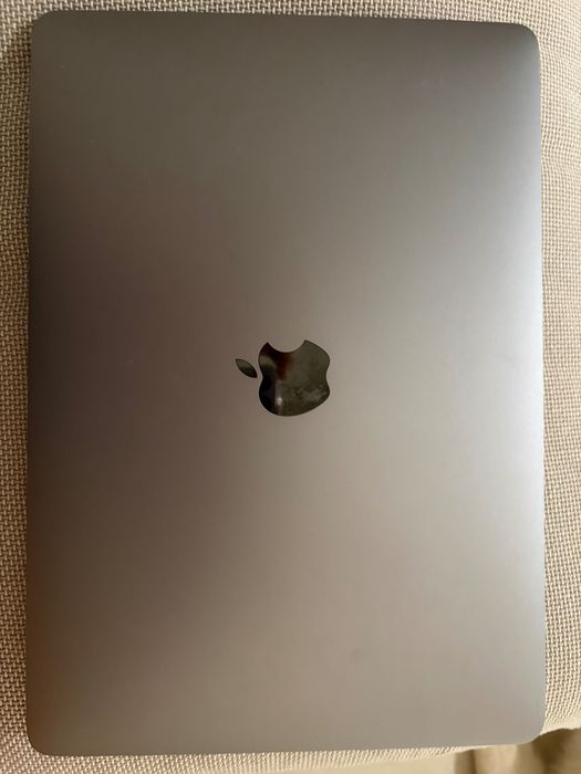 Продавам MacBook Pro (13-inch, 2016, Two Thunderbolt 3 ports)