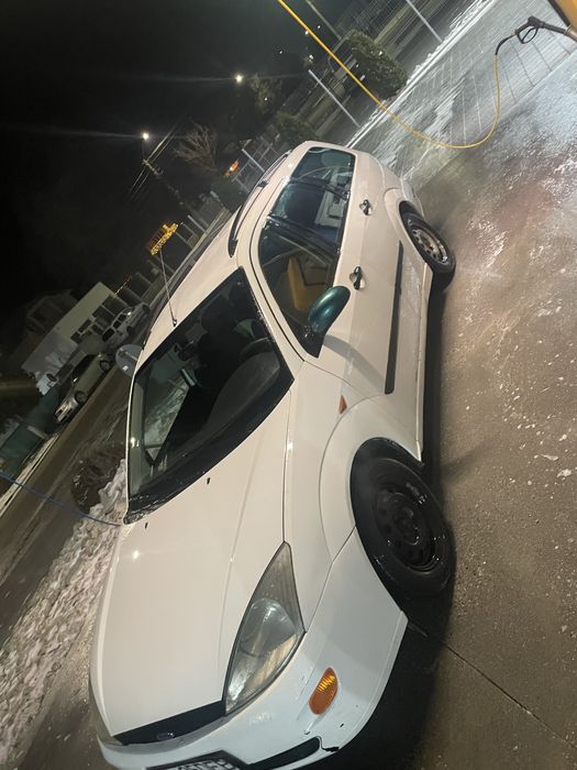 Vand sau schimb ford focus mk1 1.8 disel consum foarte mic