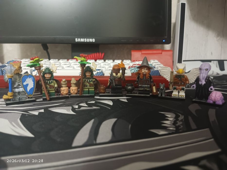 Продам серийный lego фигурки