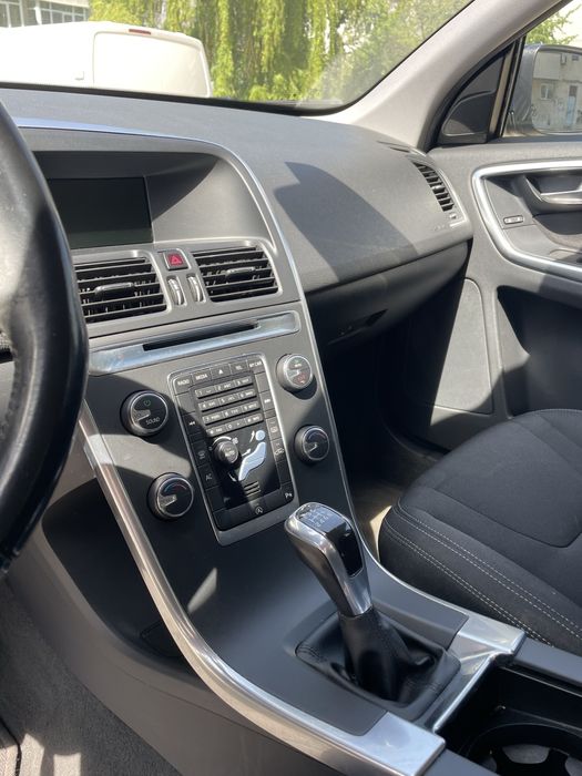 VOLVO XC60 0 — imagine 4
