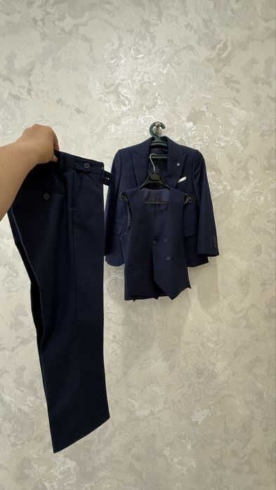 Продам детский костюм тройка