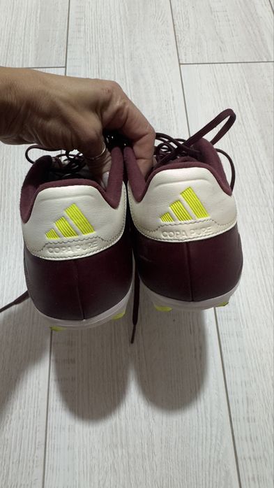 Футбольные бутсы Адидас