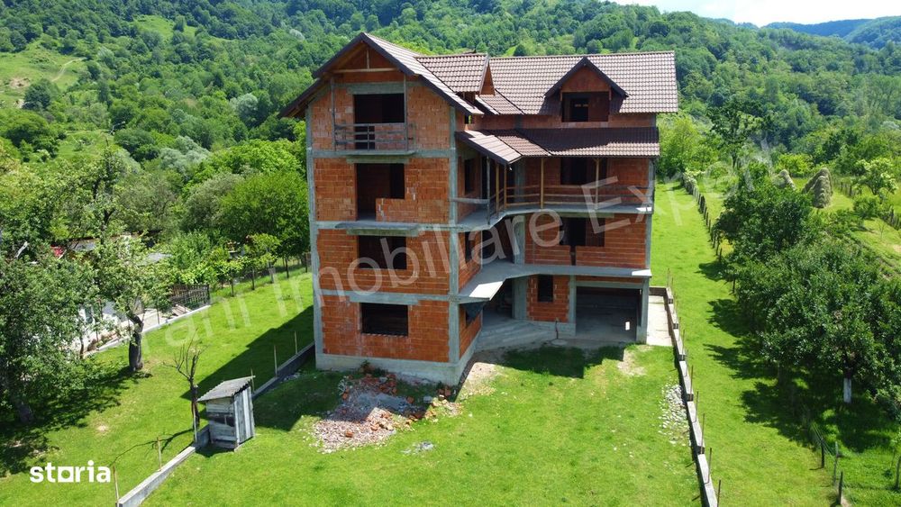 Pensiune de vânzare în comuna Corbeni, Județ Argeș.
