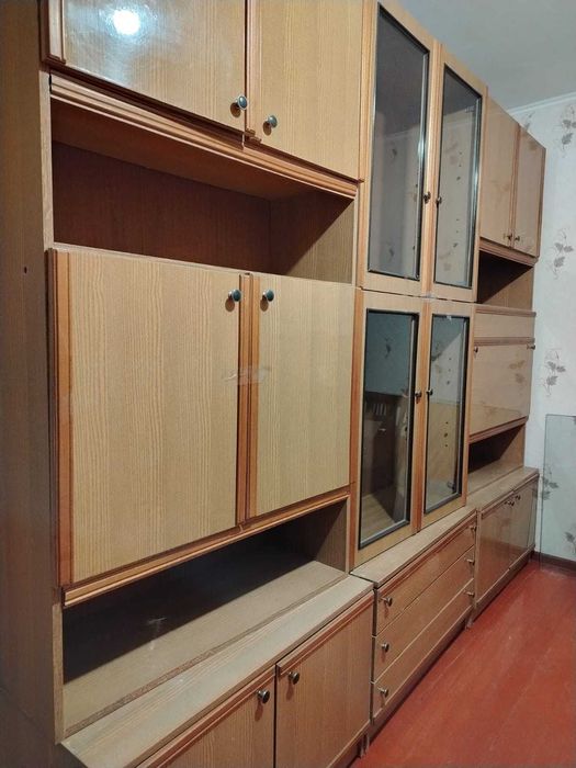 Продам стенку и прихожую ТОРГ ЕСТЬ