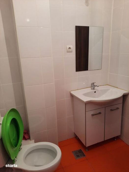 Spatiu comercial 52,17mp, 2 incaperi, parcare, intrare din strada, Ter