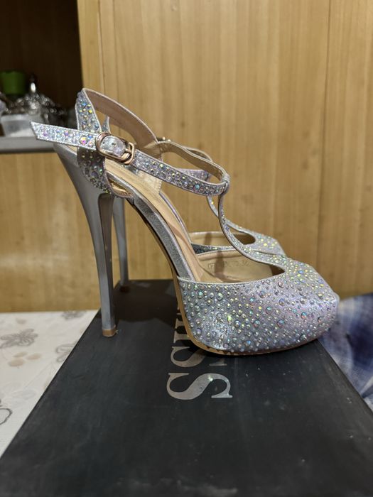 Туфли новогодние в стразах 36 р