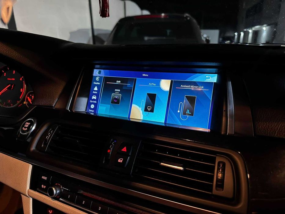 Ecran mare BMW seria 5 F10 F11 cu touchscreen, CarPlay și Android Auto