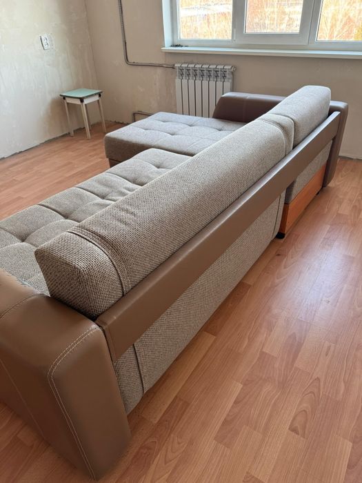 Продам диван в гостиную