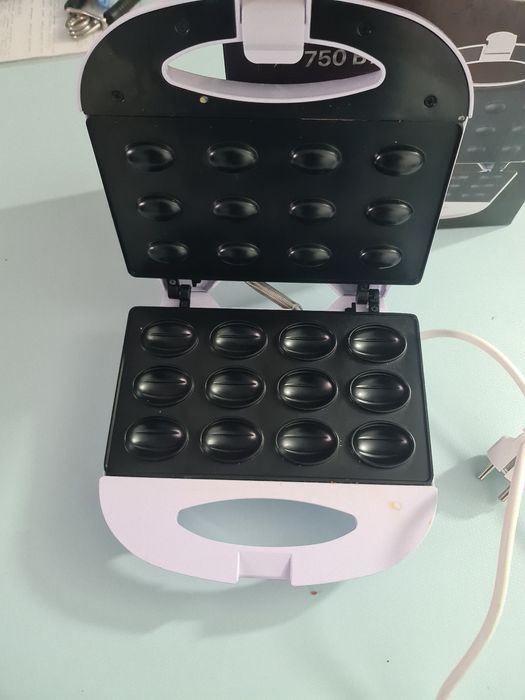 Вафельница орешнитца