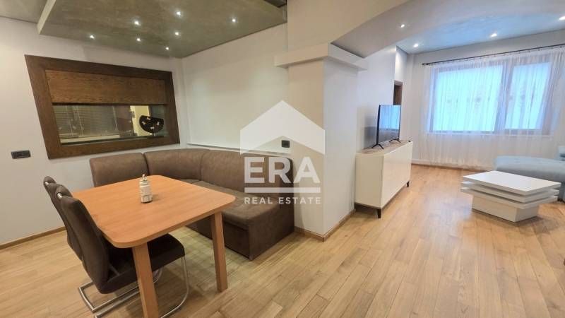 Дава се под наем Четиристаен апартамент в Варна, Гръцка махала - 117 кв.м за 1196.97 € - Снимка #2