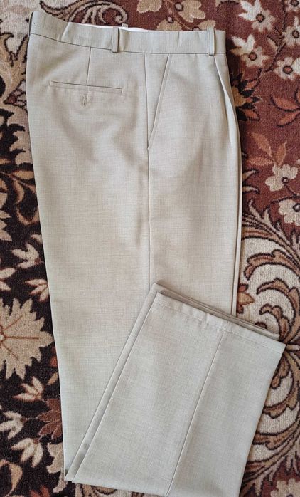 Мужские костюмы.