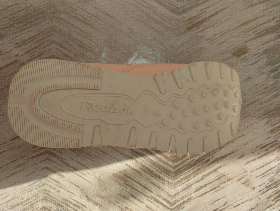 Кроссовки женские