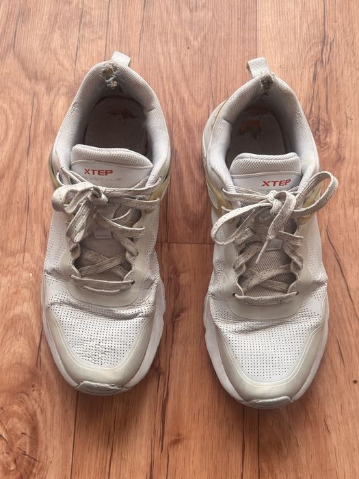 Продаю мужскую б у обувь