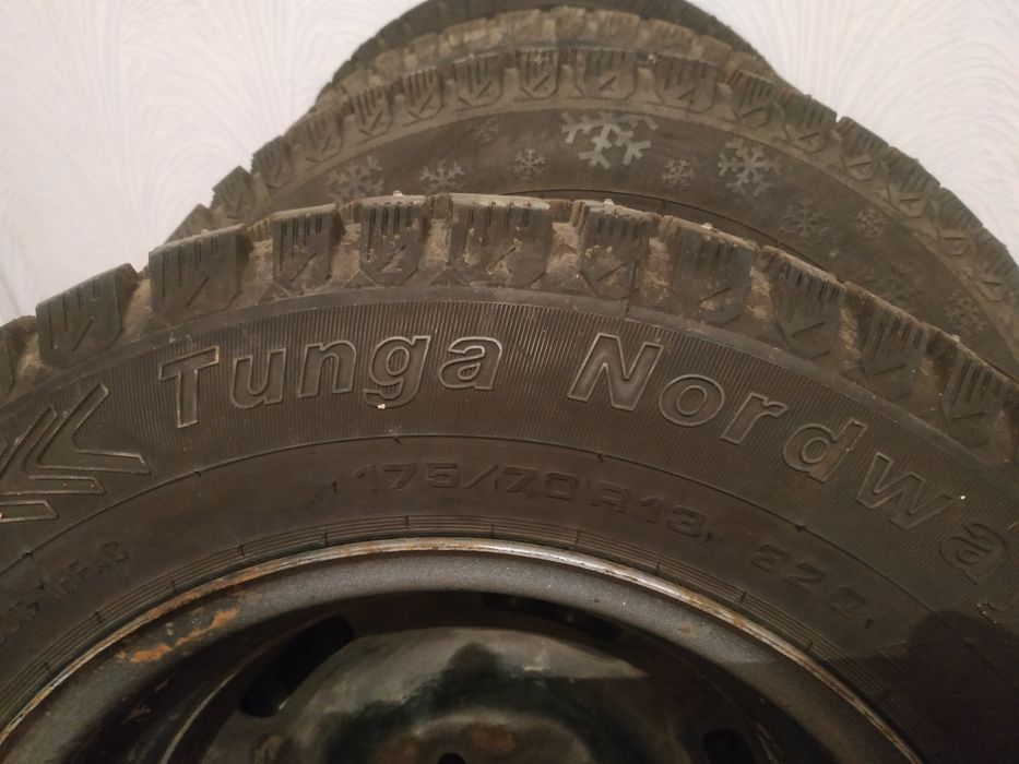 Продам  комплект шин на дисках