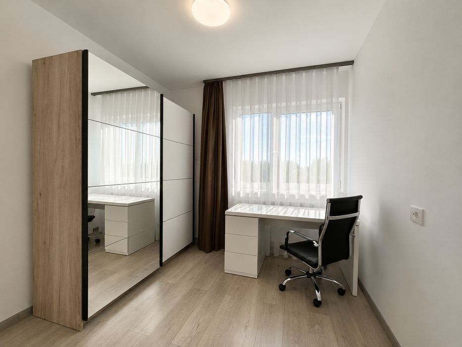 Închiriez apartament cu 3 camere