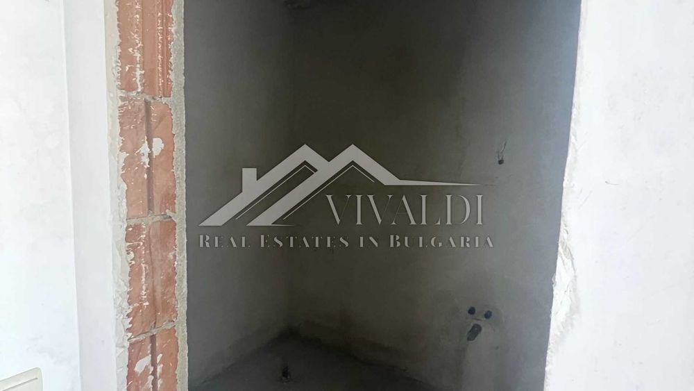 Продава се Тристаен апартамент в Варна, Левски - 86 кв.м за 2547 €/кв.м - Снимка #3