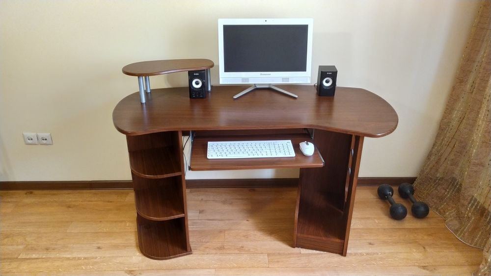 Продам компьютерный стол